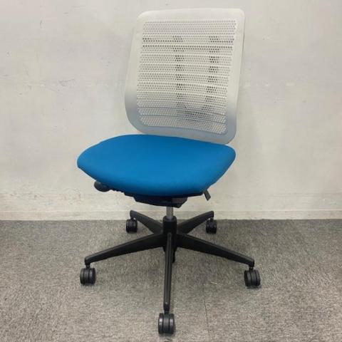 【在庫入替セール品】ホワイト×ブルーの鮮やかなチェア！コクヨ製　即日持ち帰り可能！