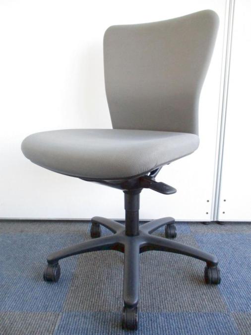 オフィスチェアの定番シリーズ!!【国内メーカー岡村製作所製です!!】
                        カロッツァチェア
                                    中古
            