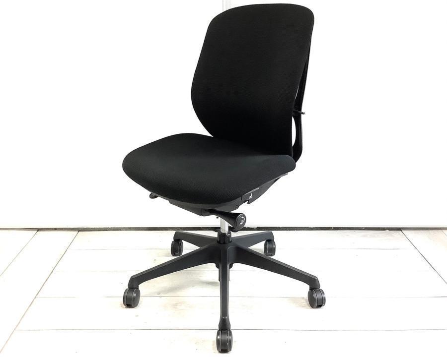 【在庫入替】【3脚限定！】オカムラ｜シルフィー｜前傾姿勢が特徴の腰に優しいチェアです！【高級チェア】女性にも人気のローバックタイプ！ブラック　ローバック　肘無し　クロスバック
                        シルフィー
                                    中古
            