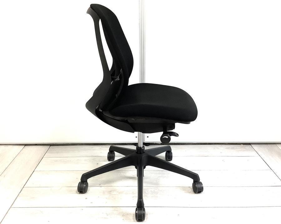 zp　オカムラ　シルフィーチェア　前傾機能　ハイバック　クッションタイプ 中古 オカムラ シルフィーチェア ハイバック オレンジ | 中古オフィス