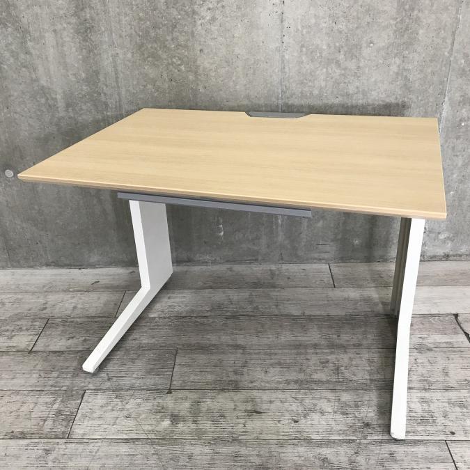 【在庫入替セール】■オカムラ製　平デスク　W1000mm　ナチュラル天板　■上質でスタイリッシュなデザイン！【T12】A00886026
                        プロユニット
                                    中古
            