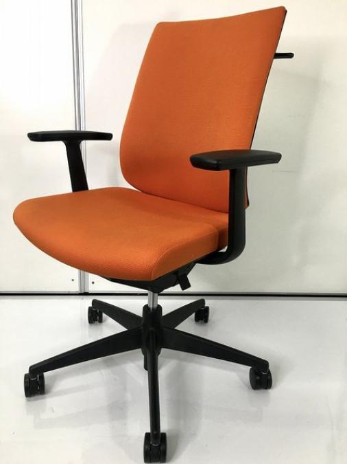 コクヨ製の大人気商品【ウィザード２　肘付きタイプ】が入荷いたしました！
                        ウィザード2
                                    中古
            