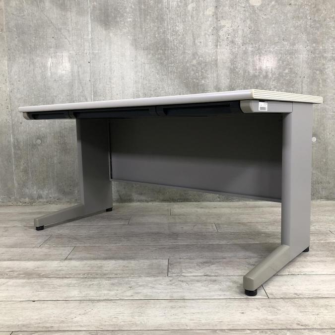 【6台入荷】【広く使える幅1400のスタンダードな平デスクが入荷！】■イトーキ（ITOKI）CZデスク　平机　幅1400㎜　■ホワイトグレー【定番のオフィスデスク！】【関西在庫数ナンバーワン・東大阪店】
                        CZデスク
                                    中古
            