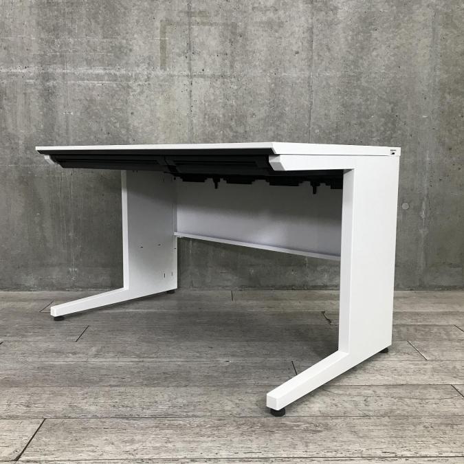 【4台入荷】横幅1200ｍｍコクヨ（KOKUYO）ISシリーズ平デスク◆色：ホワイト　引き出し付き仕様
                        iSシリーズ
                                    中古
            