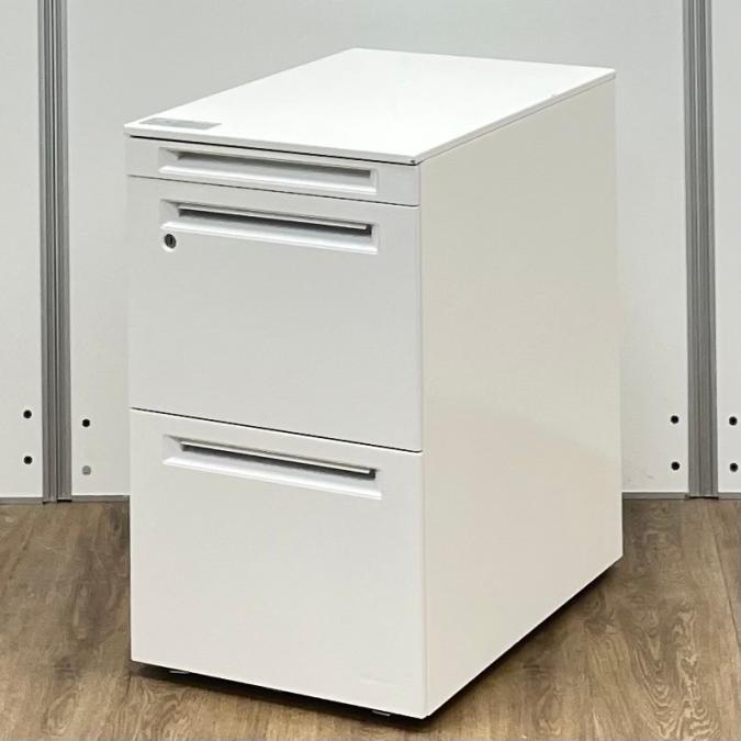 オカムラ　アドバンスシリーズ　ホワイト　フリーアドレスデスク用　高さ650サイズ　3段ワゴン！！
                        アドバンス
                                    中古
            