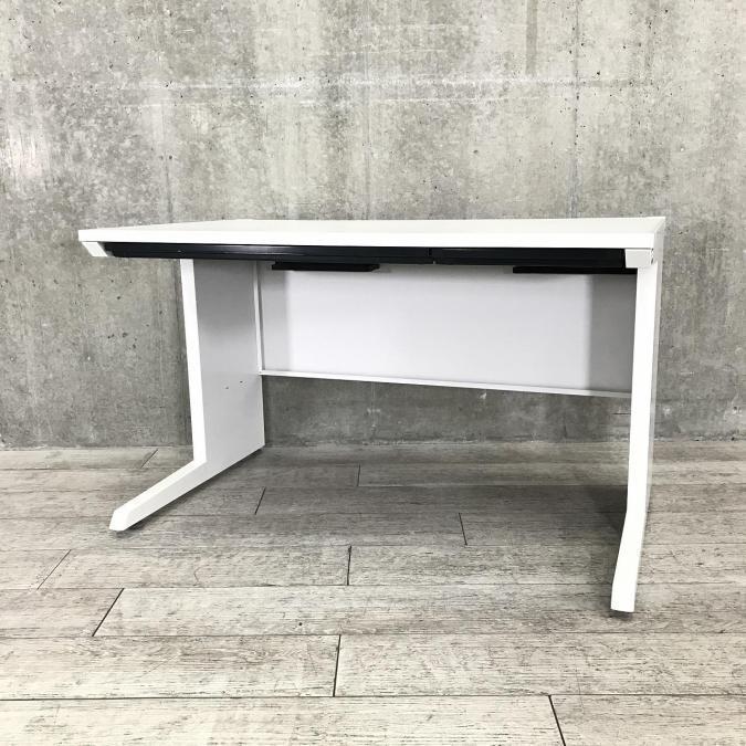 【横幅1200サイズ】イトーキ/CZR/ホワイト/オフィスデスク/平机/引出付き【関西在庫数ナンバーワン・東大阪店】
                        CZRデスク
                                    中古
            