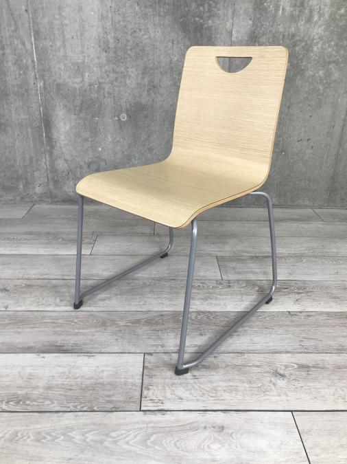 【接客用や休憩スペースに如何でしょうか！】オカムラ/スタッキングチェア/ナチュラル/キャスター無し
                        その他シリーズ
                                    中古
            