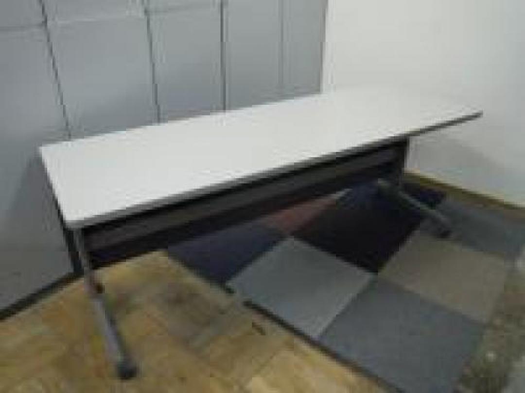 【幅180ｃｍ・奥行き60ｃｍタイプのサイドスタックテーブル】【4台のうち2台は幕板が付いてるタイプです。】＊画像は幕板付き<A Href=http://www.officebusters.com/shop_showsai/ikebukuro.php>不動産、電話機、コピー機、内装、なんでもやってます。お気軽にご相談下さい！【池袋店TEL03-5944-9470】</A>
                                    中古
            