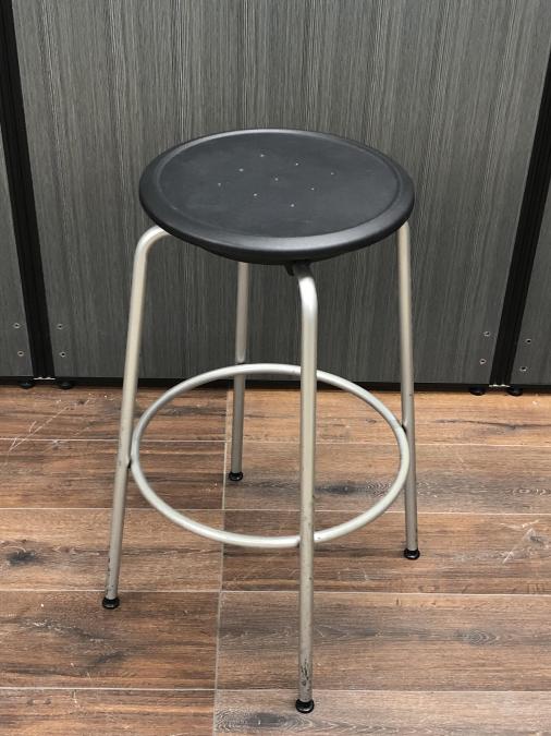 【在庫入替SALE品】ちょっとした作業用にオススメ【A00866404】　オカムラ製　8110HZ
                        スツール
                                    中古
            