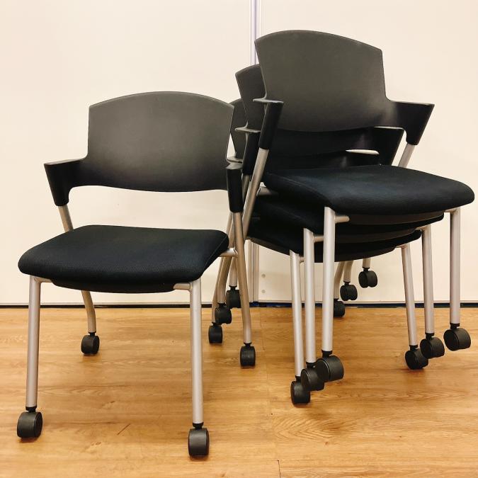 OAチェア　スタッキングチェア　コクヨ　プロッティ　会議用　研修　会議　打合せ　ミーティング　ブラック
                        プロッティチェア
                                    中古
            