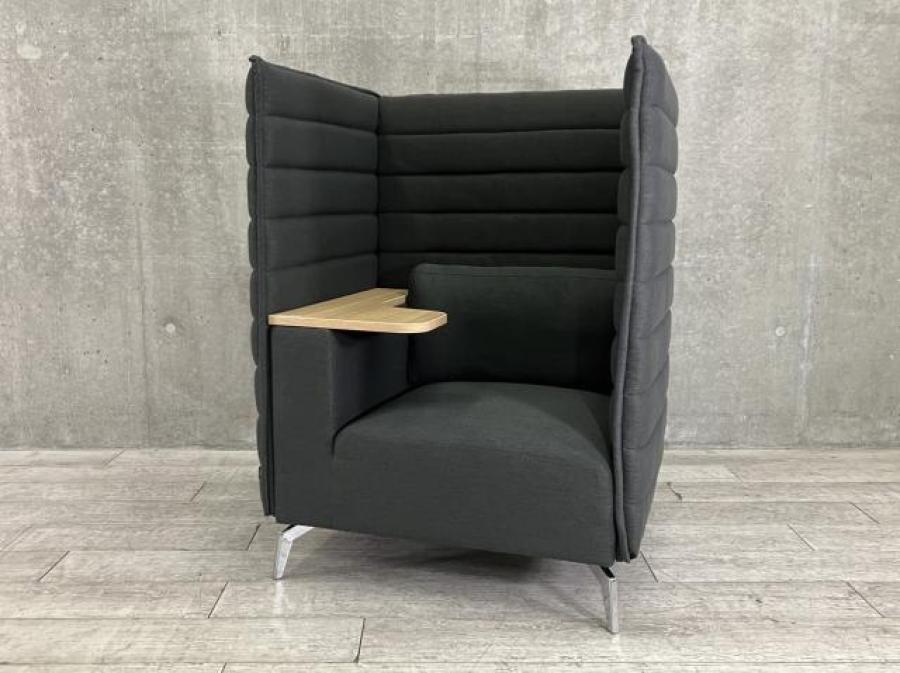 【限定1台の入荷です！】個別ブース+テーブル付きで作業もしやすく、パネルで囲まれているので集中力UPにも！
                        その他シリーズ
                                    中古
            