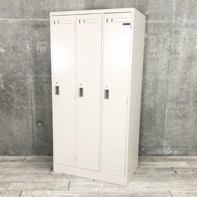 【これ1台で3人分！】【常に人気の高い更衣用ロッカー！】■コクヨ（KOKUYO）　LKロッカー　3人用ロッカー　■シリンダー錠　■色：ニューグレー【移転や増員を検討されている方にオススメ！】
                        LKロッカー
                                    中古
            