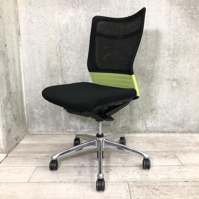 【背あてのしなやかな曲線が背中にフィット！】■オカムラ（okamura）製　フィーゴ（feego）チェア　■メッシュバックタイプ　■固定肘付き　■色：ライムグリーン×ブラック【快適な座り心地に高級感のあるデザインが人気！】
                        フィーゴメッシュチェア
                                    中古
            