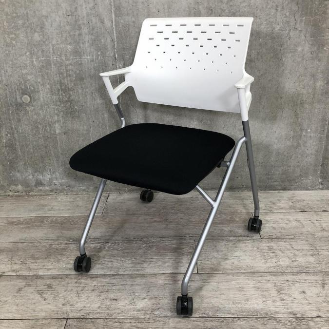 【キャスター付きのミーティングチェア入荷！】■コクヨ（KOKUYO）製　ピエガ　ミーティングチェア　ネスティング　■キャスター付き　■ブラック座面×ホワイトフレーム【使わない時は重ねて収納可能！】
                        ピエガ
                                    中古
            