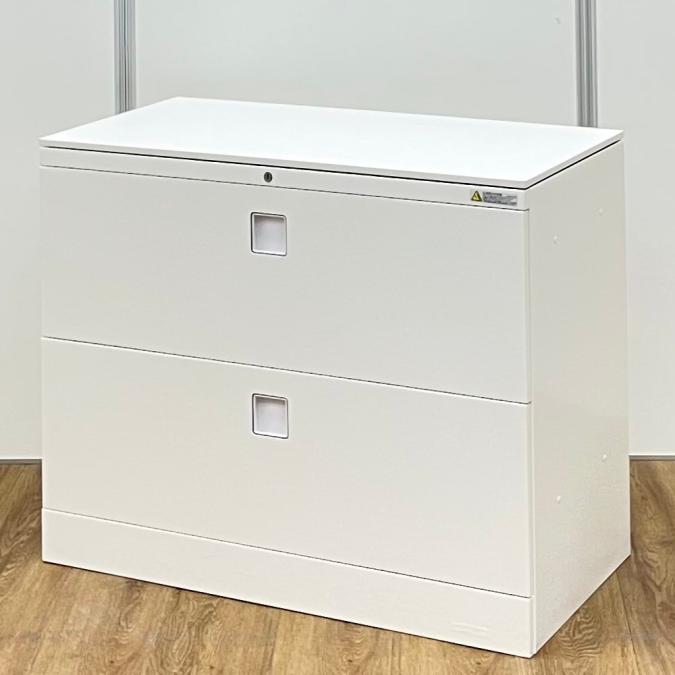 オカムラ製　レクトラインシリーズ　ホワイトカラー　ホワイト天板付き　窓下などにおすすめ　高さ720　2段ラテラル書庫！！※京都東寺店撮影画像※
                        レクトライン
                                    中古
            