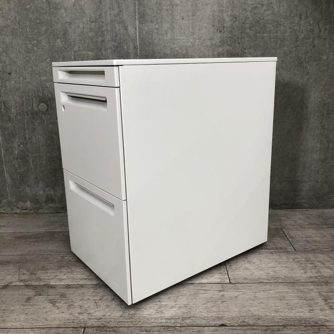 【フリアド用でも使える！】◆オカムラ/アドバンス/ホワイト　◆シリンダー錠/3段ワゴン　【弊社使用欄：A00931054】
                        アドバンス
                                    中古
            