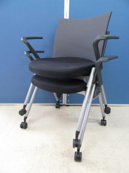 [2脚セット商品!!]内田洋行(UCHIDA) スタッキングチェア FM-350シリーズ■会議や研修・セミナー等で大活躍!!肘付きで使いやすく便利です!![グレー×ブラック]
                        エムエクス-340
                                    中古
            