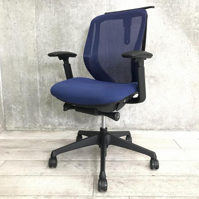 【ロットで揃います！】【大人気の高機能メッシュチェア！】■オカムラ（okamura）製　シルフィ（Sylphy）ローバック　■可動肘　ハンガー付き　■色：ブルー×ブラック【前傾チルト機能付き】
                        シルフィーメッシュ
                                    中古
            