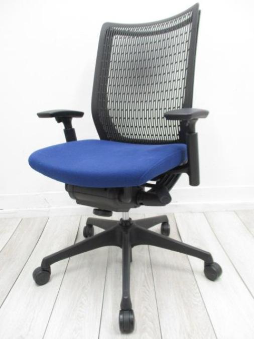 オカムラ製　ヴィスコンテシリーズ　可動肘付タイプ
                        ヴィスコンテチェア
                                    中古
            