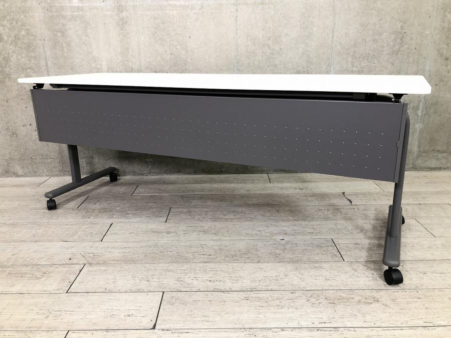 【2~3名様で使えるスタックテーブル入荷！キャスター付きで移動も楽々！】■UCHIDA（内田洋行）製　A-stack　サイドスタックテーブル　■幅1800×奥行600　■幕板付き　■ホワイト×グレー【天板跳ね上げ式でコンパクトに収納】
                        その他シリーズ
                                    中古
            