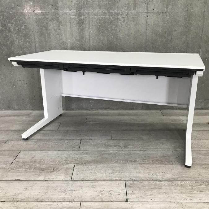 【国産デスクの定番！】【ワークスペース広々！足元ゆったりの幅1400㎜タイプ】■KOKUYO（コクヨ）　isシリーズ（アイエス）　平机　幅1400㎜　■色：ホワイト
                        iSシリーズ
                                    中古
            