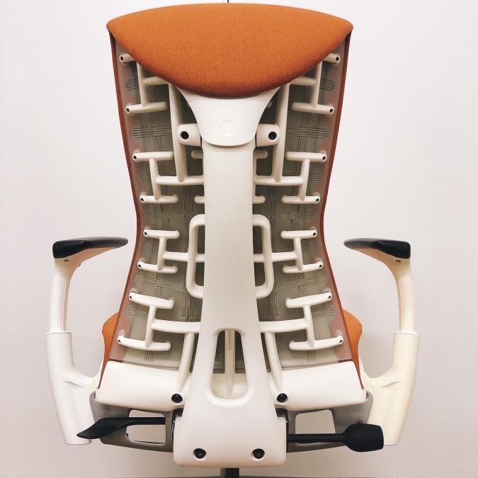 Q. エンボディチェア 最高級 ハーマンミラー オレンジ系　　Embody Q. エンボディチェア 最高級 ハーマンミラー オレンジ系 Embody 【公式