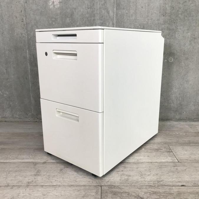 【フリーアドレスデスクやちょっとした手荷物入れにも！】■コクヨ製　GTワゴン　3段ワゴン　高さ650mmタイプ　■ホワイト　キャスター付き　【KOKUYOならではの使いやすさが人気です！】
                        GTワゴン
                                    中古
            