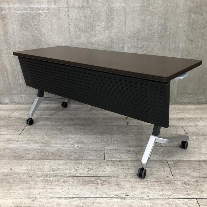 【在庫入替セール品！】【ブラウン天板】2名様で使えるスタンダードサイズのスタックテーブル入荷！■コクヨ（KOKUYO）　サイドスタックテーブル　■幅1500×奥行600　■幕板付き　■色：ブラウン【天板跳ね上げ式でコンパクトに収納】
                        KT-620
                                    中古
            