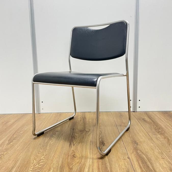 【大量入荷！】ウチダ製　MA-58　ブラック　ビニール仕様　重ねて保管出来てスペースの有効活用に　スタッキングチェア！！※京都東寺店撮影画像※
                        その他シリーズ
                                    中古
            