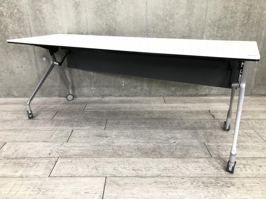 【幕板付き】2~3名様で使えるスタックテーブル　■オカムラ（okamura）製　インターアクトNT　サイドスタックテーブル　■ホワイト　幕板付き　■幅1800×奥行600【天板跳ね上げ式でコンパクトに収納】【キャスター付きで移動も楽々！】
                        インターアクトNT
                                    中古
            