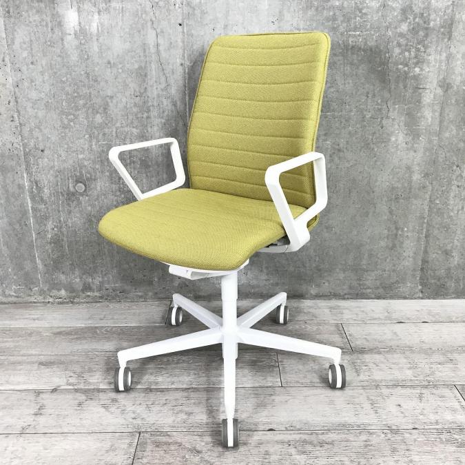 【中古】ファブレ クッション C01S-102-W コクヨ/KOKUYO 肘付ミドルバックチェア 444044 - 中古オフィス家具なら ...