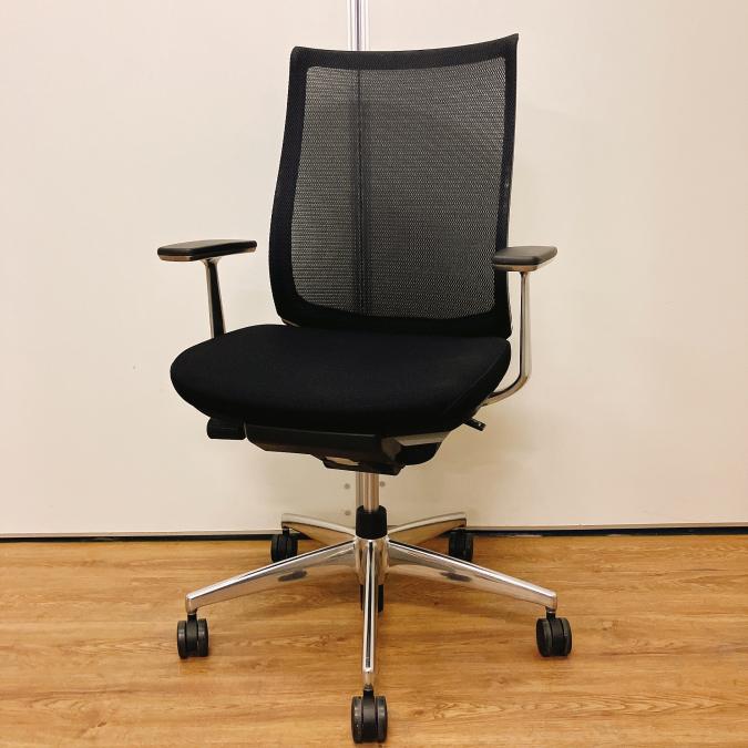 OAチェア　コクヨ　ベゼル　レイアウト　　【２０１９年製品】
                        ベゼル アルミポリッシュ
                                    中古
            