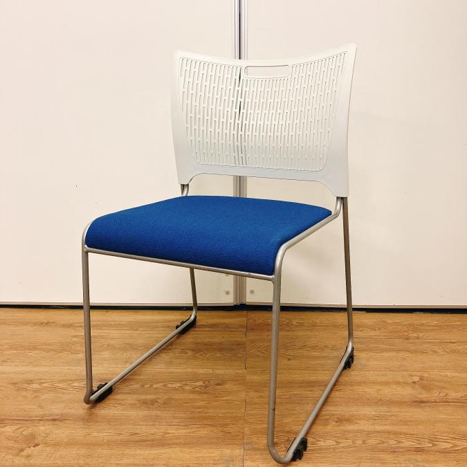 スタッキングチェア　肘無　オカムラ　レーテチェア　【２０１６年製品】
                        レーテ
                                    中古
            