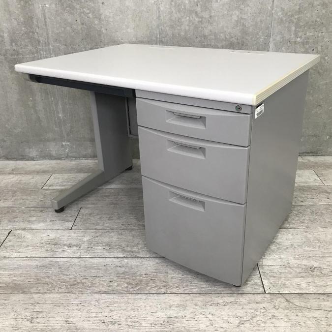 【W1000㎜のコンパクトタイプ】【収納も充実で使いやすい片袖机！】 ■イトーキ（ITOKI）製　CZシリーズ　片袖机　■横幅1000㎜　■ホワイトグレー【A00937261】【在庫入替セール】
                        CZデスク
                                    中古
            