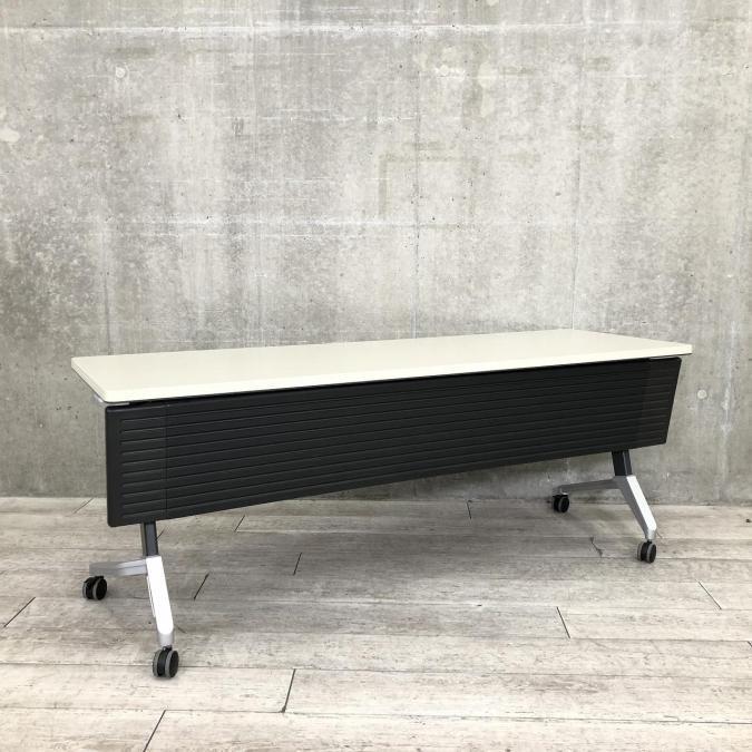 【在庫入替セール（本在庫限定価格）】【フレキシブルに活躍します！】■コクヨ製　サイドスタックテーブル　W1800×D600mm　■足元を隠せる幕板パネル付！　人気の平行スタックテーブル！
                        その他シリーズ
                                    中古
            