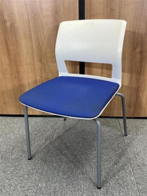 《博》【ロットで入荷致しました！】◆コクヨ CK-160シリーズ　スタッキングチェア　/　ブルー　/　収納　/　リサイクル
                        160シリーズ
                                    中古
            