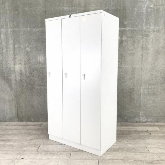 【幅広い収納スペースで使いやすい！】■内田洋行製　3人用ロッカー　更衣ロッカー　ホワイト　■シリンダー錠【スタンダードなデザインであらゆる空間にフィット！】【弊社使用欄：A00936410】
                        その他シリーズ
                                    中古
            