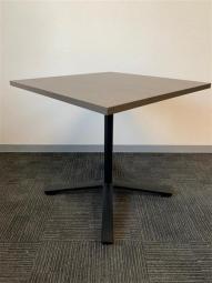コンパクトな角テーブルが入荷！幅奥行共に750㎜仕様！
■コクヨ/ビエナ/ナチュラル