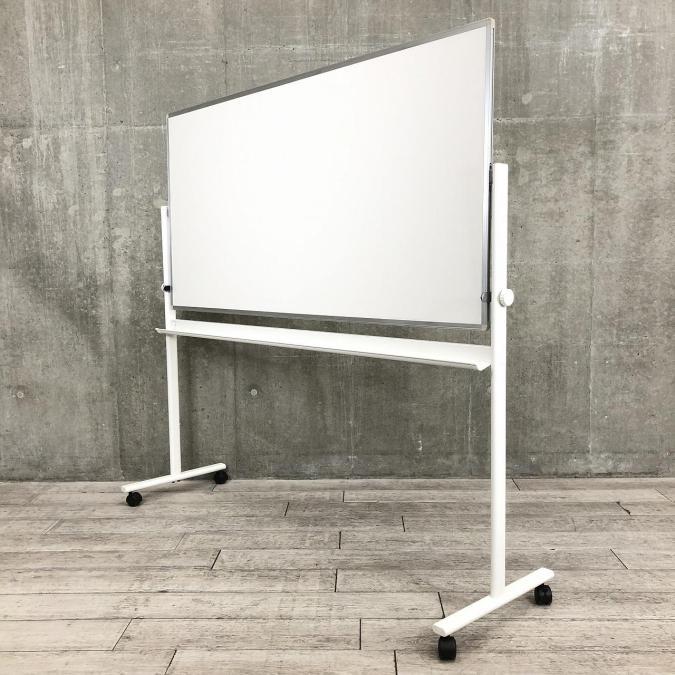 自立式両面ホワイトボードが入荷！キャスター付きで移動らくらく！回転型
■イトーキ製　■横幅1800×高さ1800㎜
                        その他シリーズ
                                    中古
            