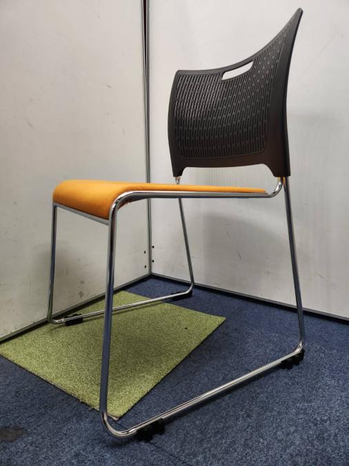 オカムラ製　レーテ　スタッキングチェア　ミーティングチェア
                        レーテ
                                    中古
            