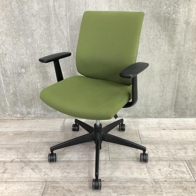 【定価約8万円】【固定肘付きモデル！ランバーサポート付きで快適な座り心地】■コクヨ製　ウィザード２　OAチェア
                        ウィザード2
                                    中古
            