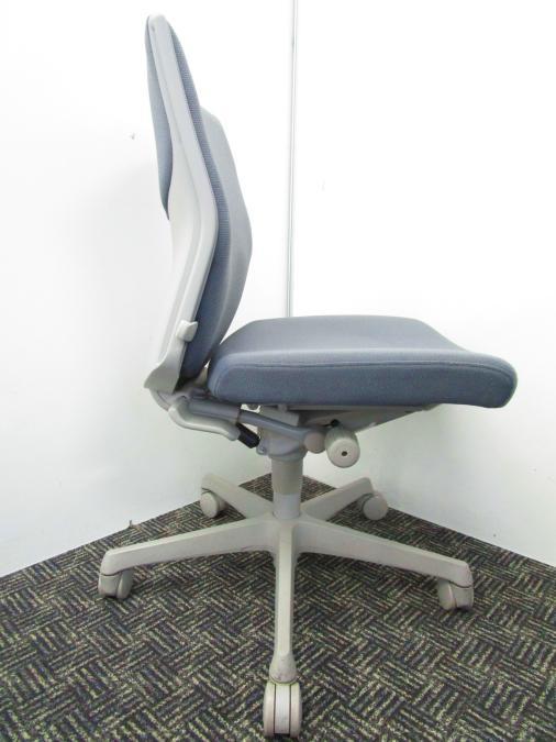 【未使用】2020年製　オカムラ　エスクード　ローバック　肘なし　グレー 中古】エスクード オカムラ/okamura 肘無ローバックチェア