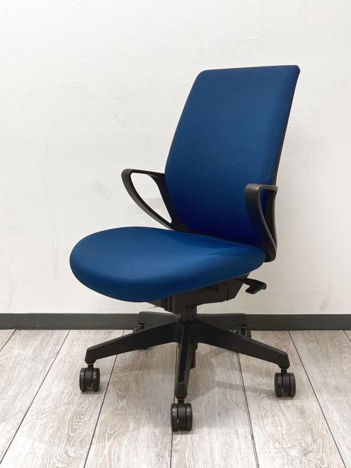 【7脚限定！】【在庫入替特価】ミニ肘が意外と役に立つ！！！■コクヨ/ピコラ/ネイビーブルー　新大阪店
                        ピコラ チェア
                                    中古
            