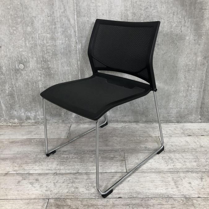 【メッシュ素材のミーティングチェア】■オカムラ（okamura）　Zart（ツァルト）ミーティングチェア　スタッキング　■ブラック　■メッシュ背座面　【重ねて省スペースに格納】
                        ツァルト
                                    中古
            