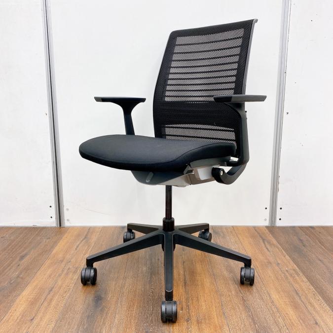 【17脚ロット入荷！】【大人気のデザインチェア入荷！！】スチールケース製　シンクチェア　中古　肘付　ランバーサポート　メッシュ　高級チェア
                        シンクチェア（2015年以降モデル）
                                    中古
            