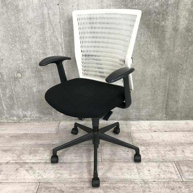 【柔らか樹脂が背中を支える】◆内田洋行/アクトディア/ブラック　ホワイトフレーム　◆ミドルバック/肘付き（固定肘）/樹脂　【弊社使用欄：A00940151】
                        アクトディアチェア
                                    中古
            