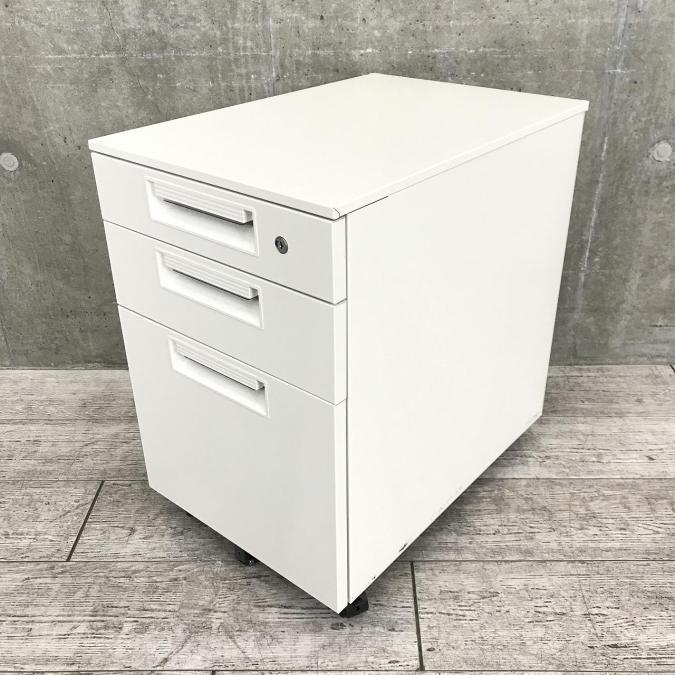 【デスクインワゴンがロット入荷致しました！】■プラス　LEED　3段ワゴン　■ホワイト　■高さ600mmタイプ　■キャスター付き【キャスター付き3段ワゴン!】
                        LEED
                                    中古
            