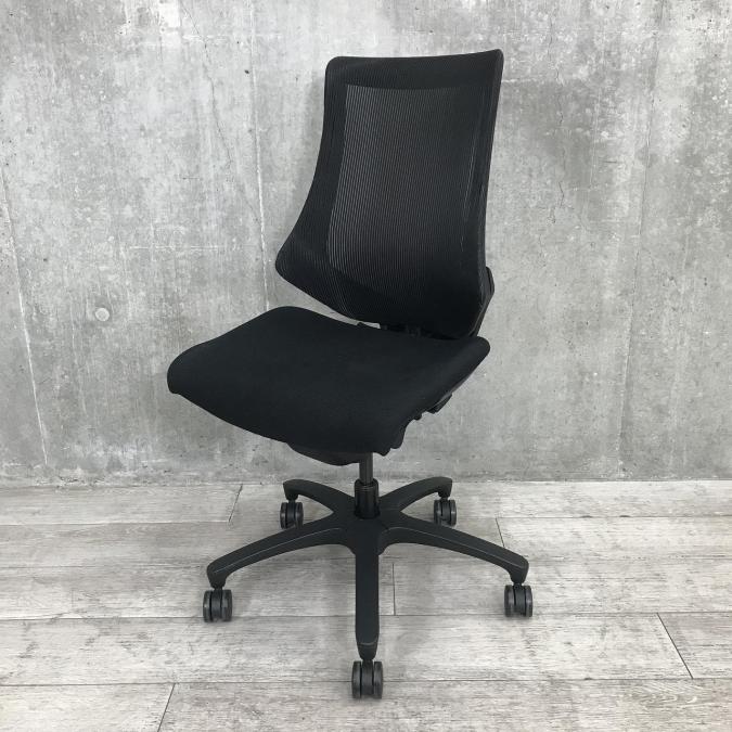 【スタイリッシュで座り心地も抜群！高機能メッシュチェア】■ITOKI（イトーキ）エフチェア　ハイバック　■メッシュ背面　■ブラック
                        エフメッシュ
                                    中古
            