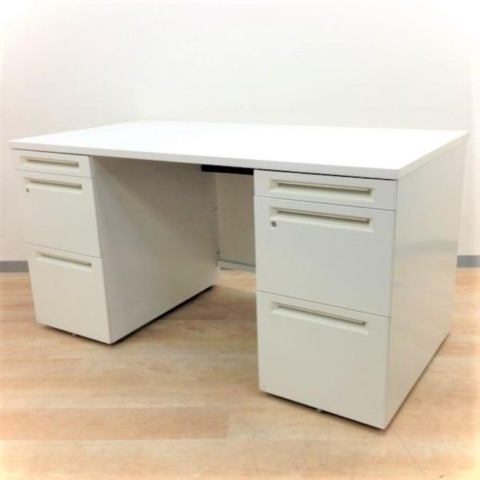 【在庫入替セール品】【ハイクオリティデスク入荷！】珍しいD600㎜！■オカムラ製　両袖デスク　W1400mm　ホワイト　■収納スペース充実！
                        アドバンス
                                    中古
            