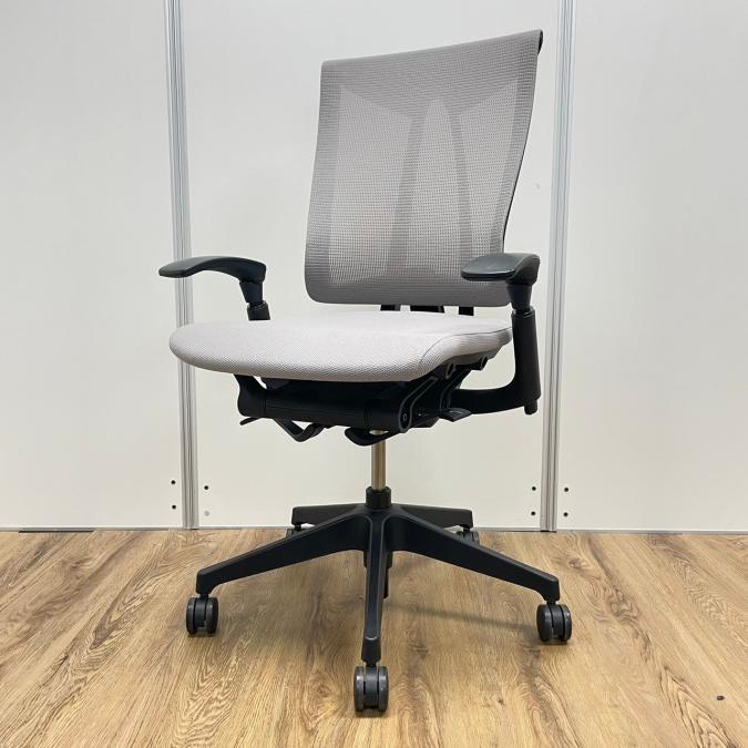 【3脚入荷！】イトーキ製　セレーオシリーズ！！オフィスに馴染みやすいグレー　落ち着いた色合い　優しさと美しさを併せ持つデザイン　肘付きハイバックチェア！！　中古　高級チェア
                        セレーオチェア
                                    中古
            